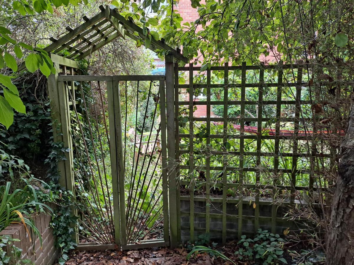 Bed and Breakfast Pilgrims Of The Goddess Glastonbury Exterior foto