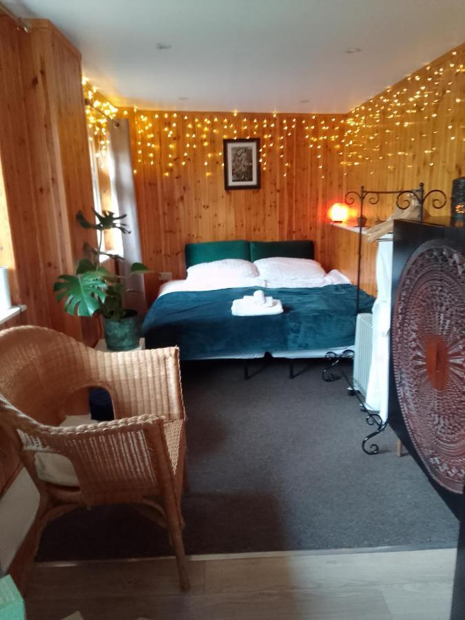 Bed and Breakfast Pilgrims Of The Goddess Glastonbury Exterior foto
